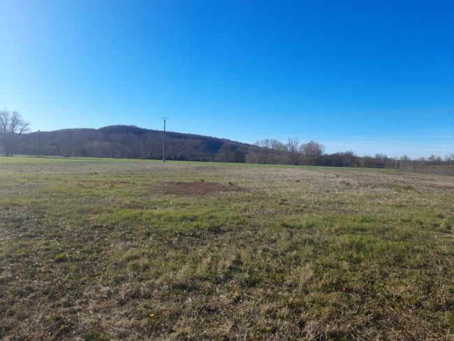 Sémalens, terrain plat à bâtir de 1330 m² idéalement situé