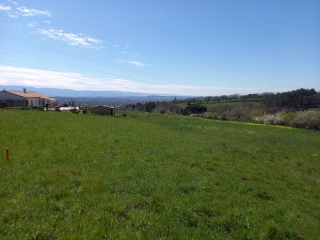 Burlats, terrain de 908 m² avec vue dégagée