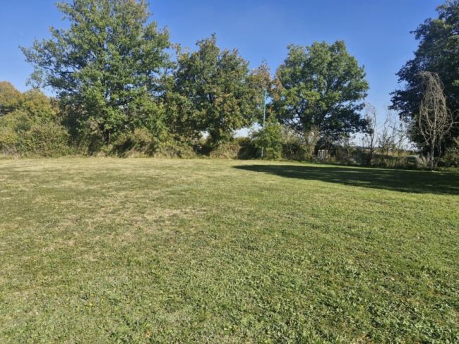 Terrain constructible de 900 m² à Encausse (32430) – Emplacement idéal proche des commodités, écoles et transports