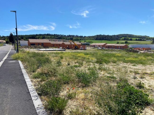 Terrain à bâtir de 450 m² en lotissement à Lavalette