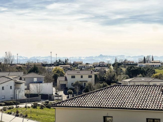 Terrain de 450 m² dans le centre de Nailloux avec une vue exceptionnelle sur les Pyrénées