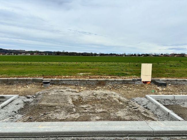 Terrain viabilisé ROQUETTES 455m²