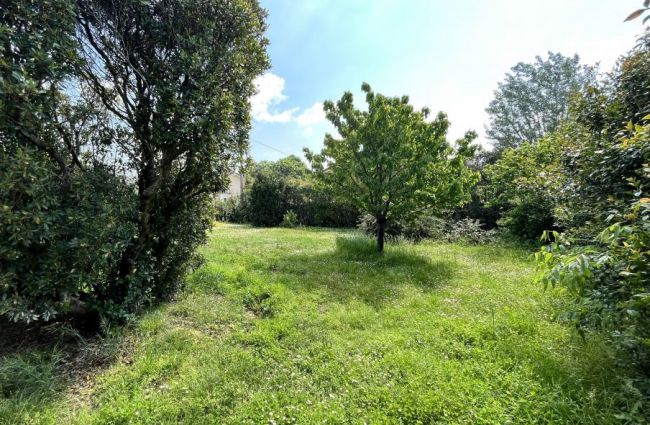 Terrain constructible LONGAGES 565m²