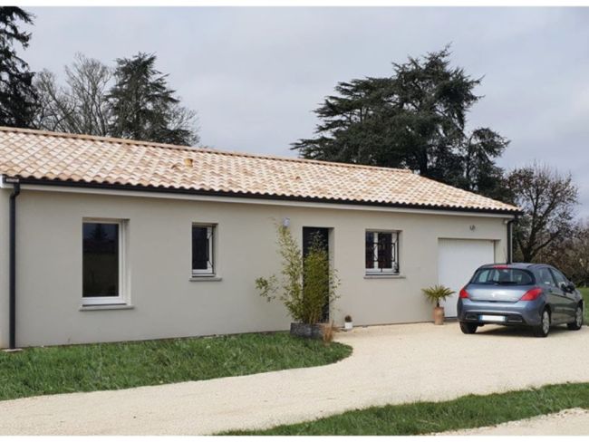 Maison de 3 chambres 100 m2 à Montaigut sur save (31530)
