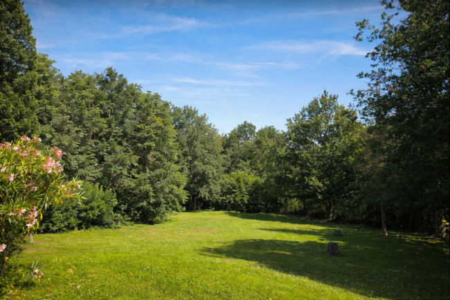 Terrain au calme dans une impasse