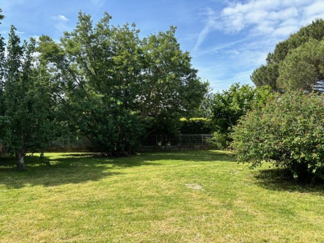 Eaunes terrain entierement viabilisé 580 m²