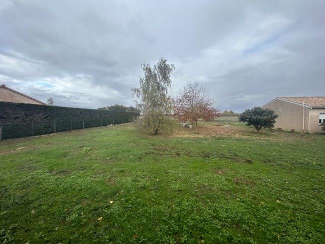 Terrain de 797 m² constructible au Fauga