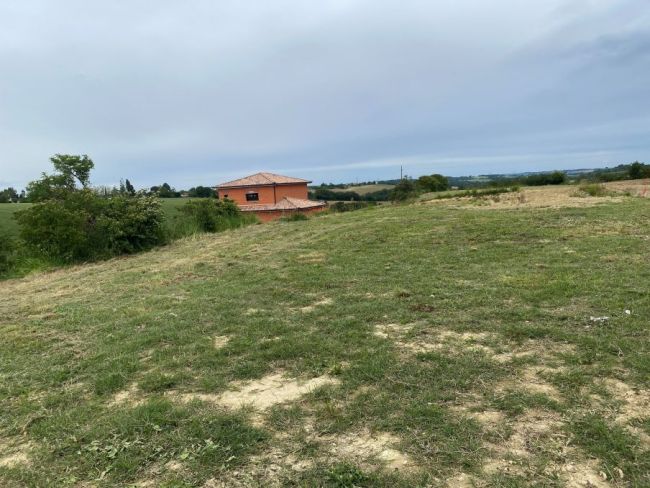 A 14 min de Drémil - Lafage beau terrain de 1200 m² à vendre