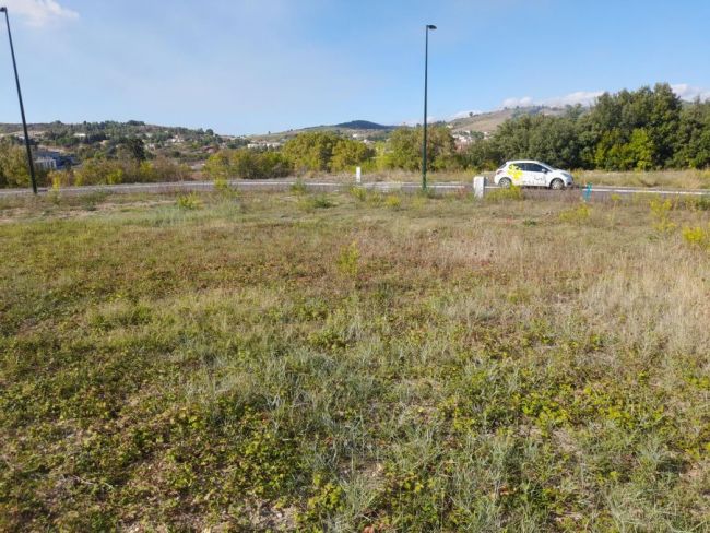 Beau terrain plat a LIMOUX 11300 viabilises pret a construire