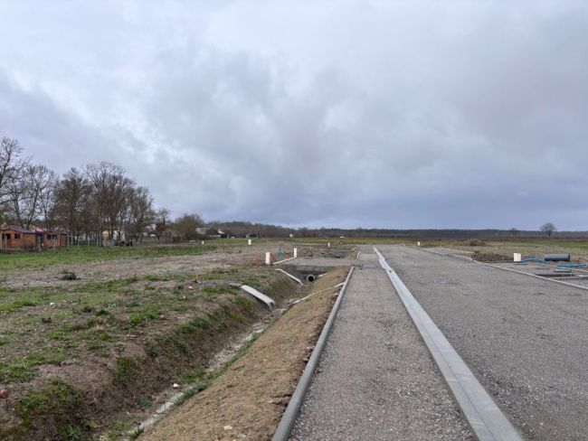 Terrain viabilisé 538m² Centre village LABASTIDETTE