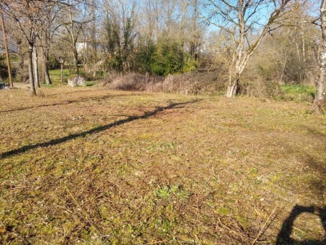 Terrain constructible de 850 m² à Puylaurens (81700), proche écoles, commerces et transports – cadre idéal pour projet de vie