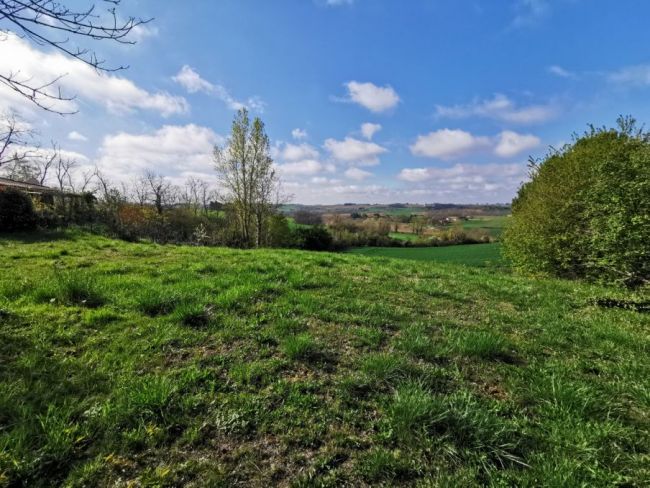 Terrain secteur l'Isle Jourdain 840m²