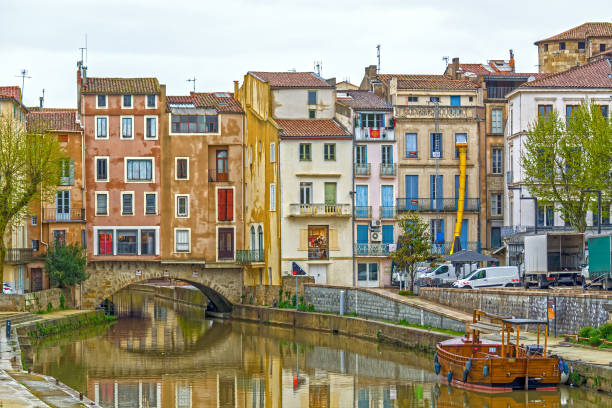 Narbonne proche du centre ville quartier résidentiel urbain terrain 207m²