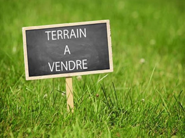 A 5 mns de Soual terrain de 728 m²