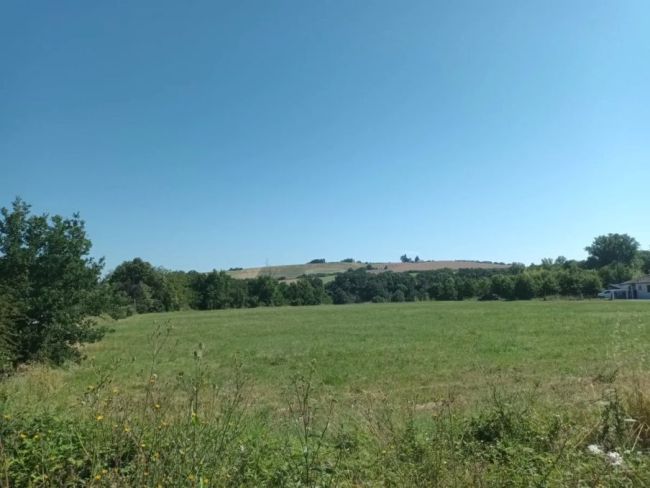 Terrain Plat de 1107 m², Prêt à Construire