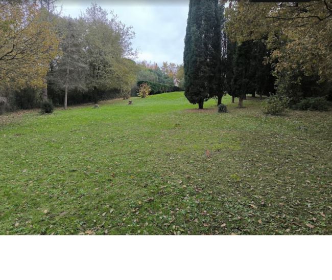 Terrain dans une impasse hors lotissement au calme