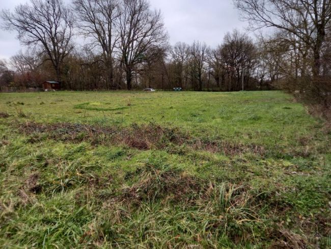 Lescout, terrain à bâtir viabilisé de 900 m²