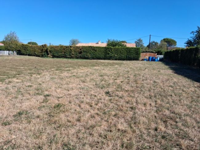 Viviers les Montagnes 81290, terrain plat et viabilisé de 861 m²