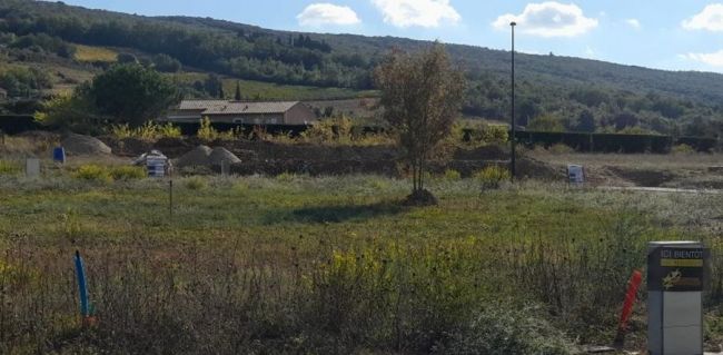 Terrain a deux pas du centre ville de LIMOUX 11300 plat, pret a batir avec belle exposition plein sud