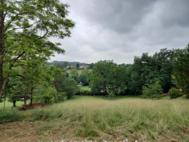 Castres, terrain à bâtir de 2100 m²