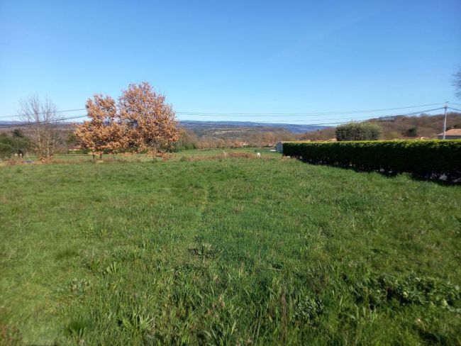 Labruguière, terrain plat avec vue sur la Montagne Noire