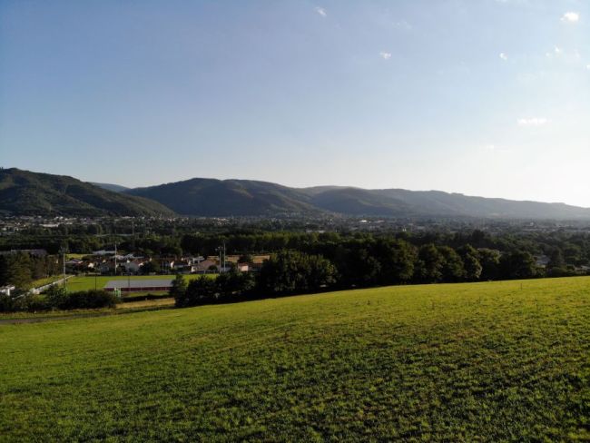 Pont de l'Arn, terrain de 900 m² viabilisé avec vue sur la Montagne Noire