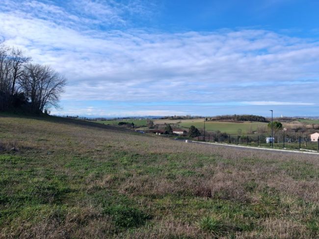 St Germier, terrain plat et viabilisé à la vue dégagée de 1043 m²
