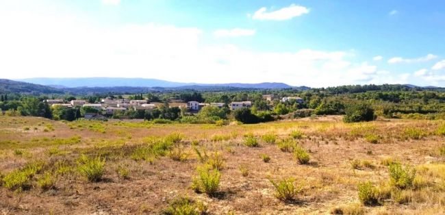 Beau terrain avec vue sur la commune de Leuc 11250 surface 400 m2