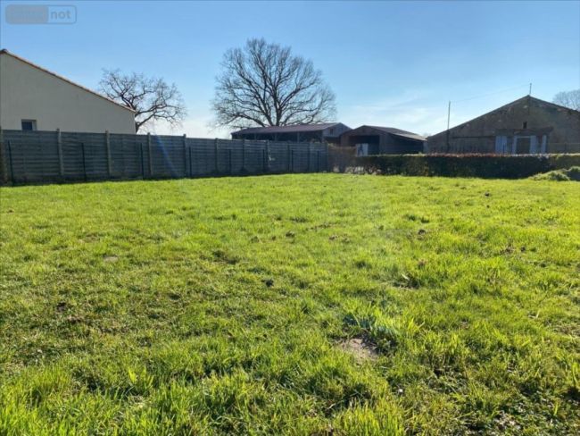 Beau terrain plat de 600 m2 à ST LYS