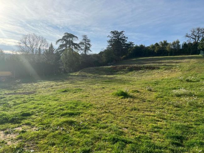 Terrain à Batir de 2400 m² viabilisé à la Digne d'Amont