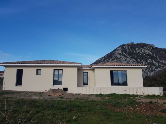 VILLA PLAIN PIED A BATIR LAROQUE 34190