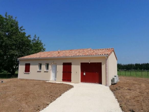 BERRIAC 11000 TERRAIN 450 M2 MAISON 95 M2