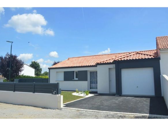 Maison de 90 m2 avec garage à Bérat