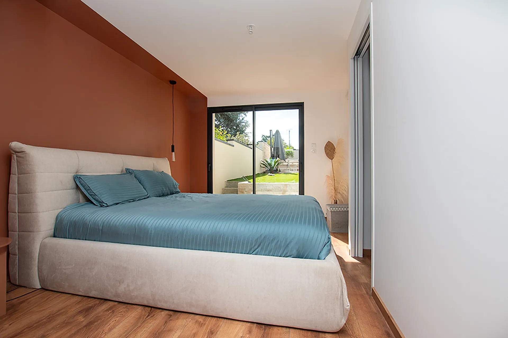 Maison neuve contemporaine à Beauzelle (31) – 190 m² sur-mesure avec piscine et patio paysager