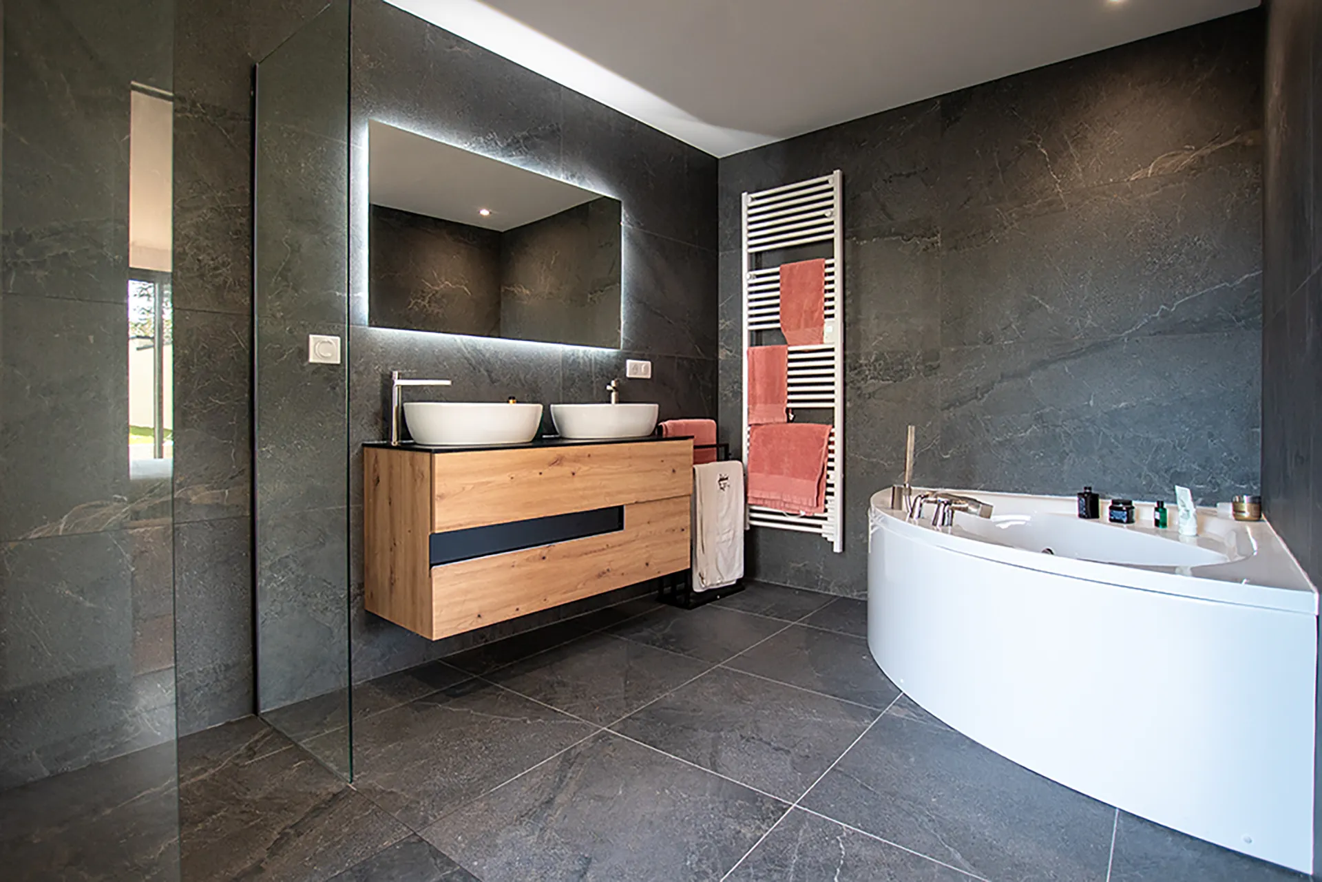 Maison neuve contemporaine à Beauzelle (31) – 190 m² sur-mesure avec piscine et patio paysager