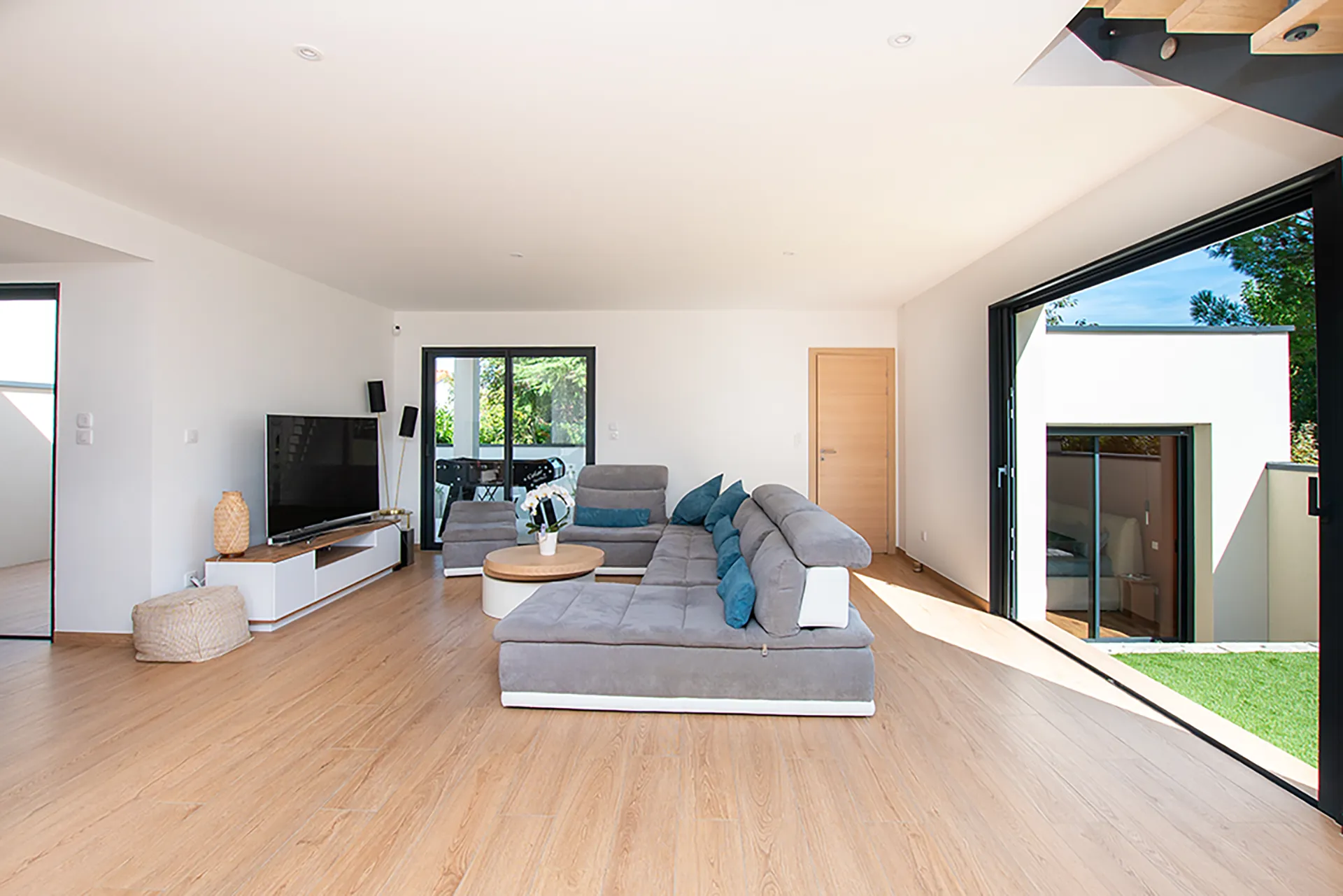 Maison neuve contemporaine à Beauzelle (31) – 190 m² sur-mesure avec piscine et patio paysager