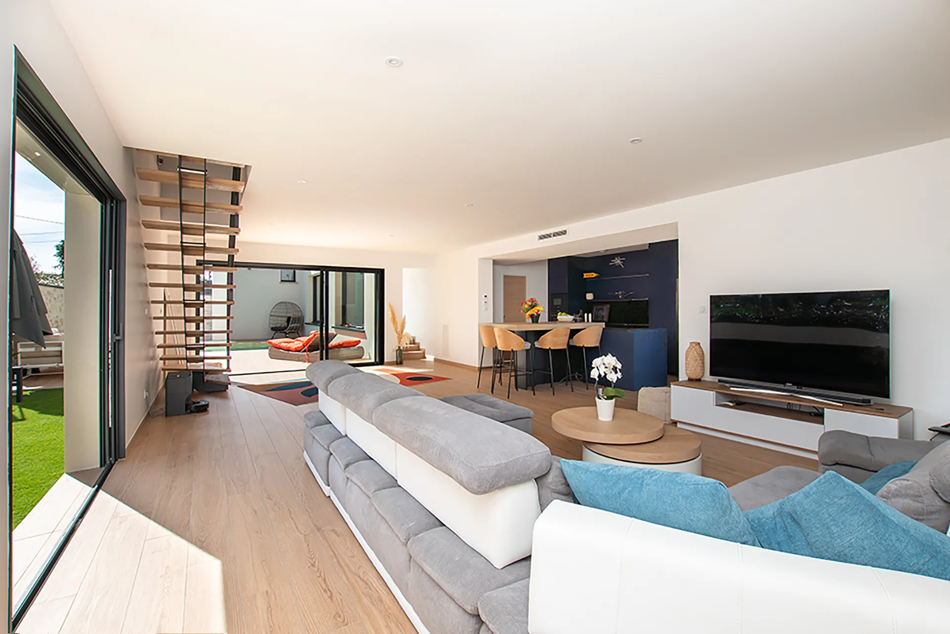 Maison neuve contemporaine à Beauzelle (31) – 190 m² sur-mesure avec piscine et patio paysager