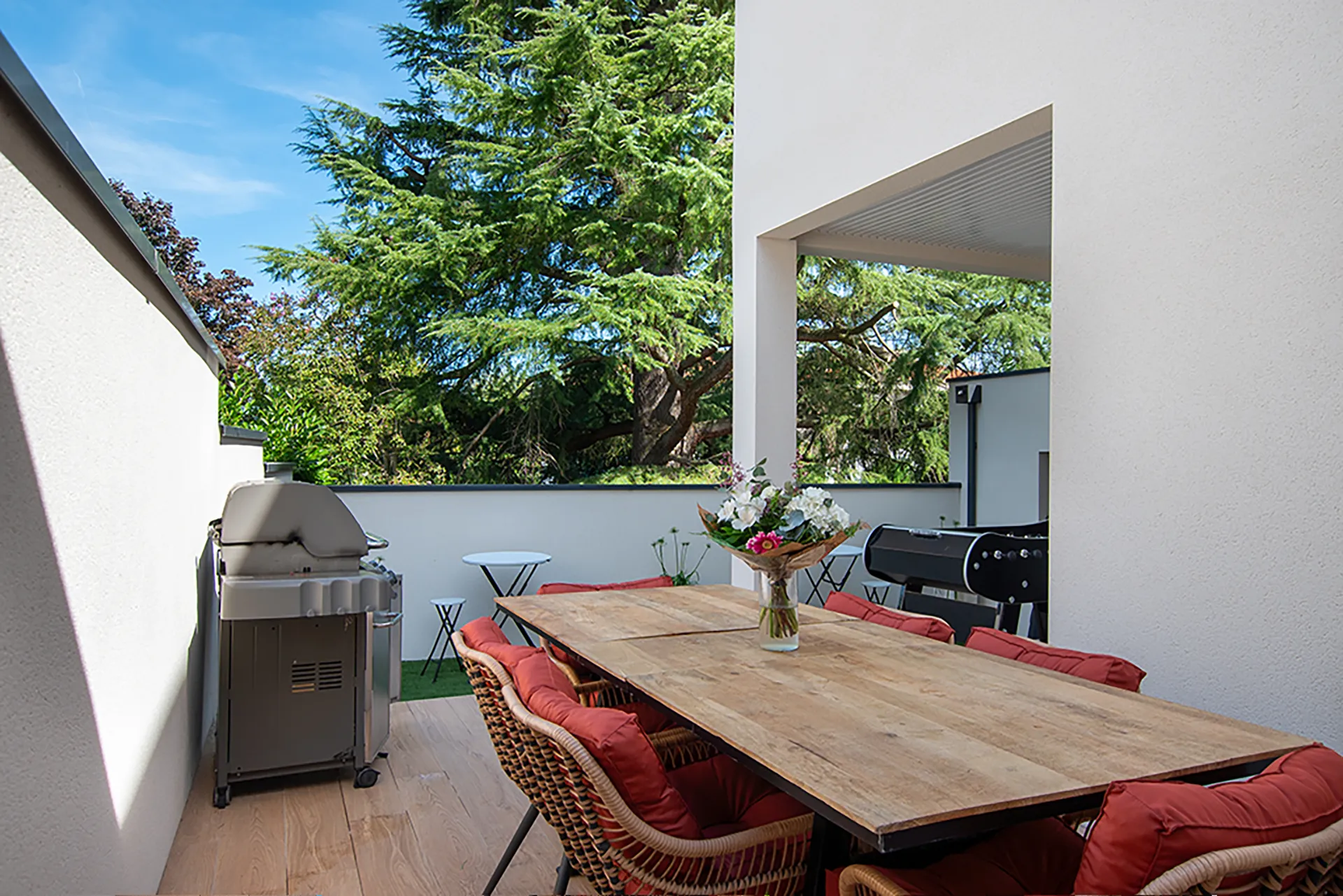 Maison neuve contemporaine à Beauzelle (31) – 190 m² sur-mesure avec piscine et patio paysager