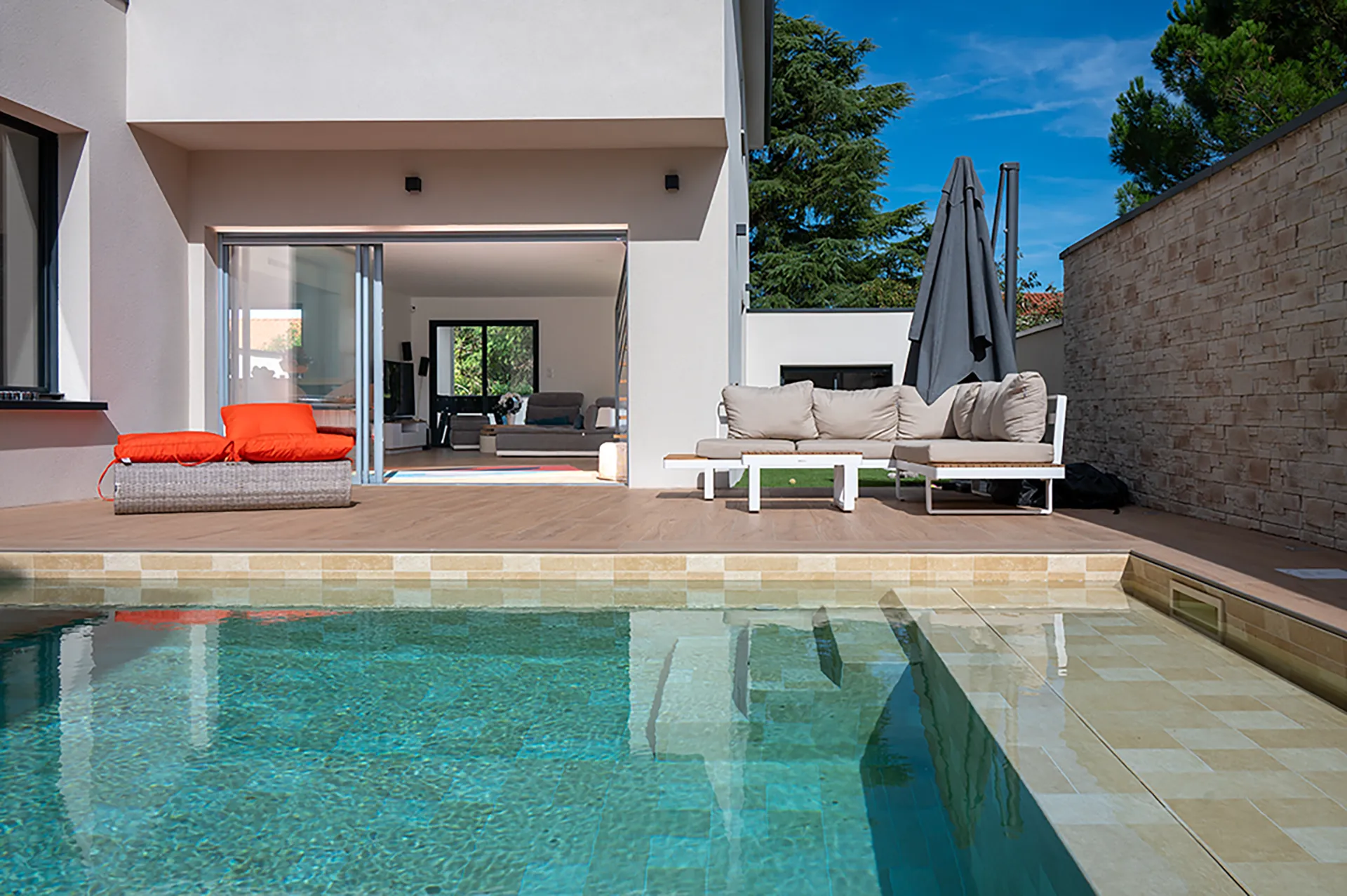 Maison neuve contemporaine à Beauzelle (31) – 190 m² sur-mesure avec piscine et patio paysager