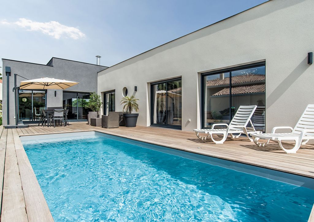 Villa avec piscine et garage à Castelginest