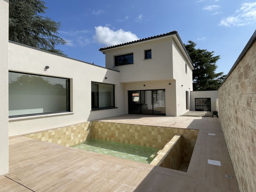 Maison neuve contemporaine à Beauzelle (31) – 190 m² sur-mesure avec piscine et patio paysager