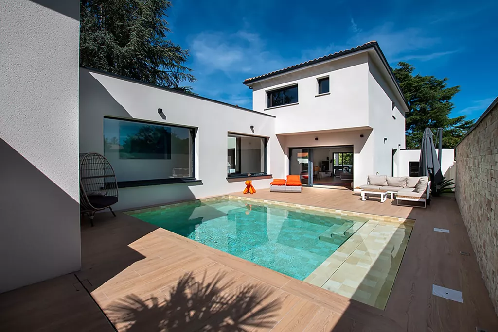 Maison neuve contemporaine à Beauzelle (31) – 190 m² sur-mesure avec piscine et patio paysager