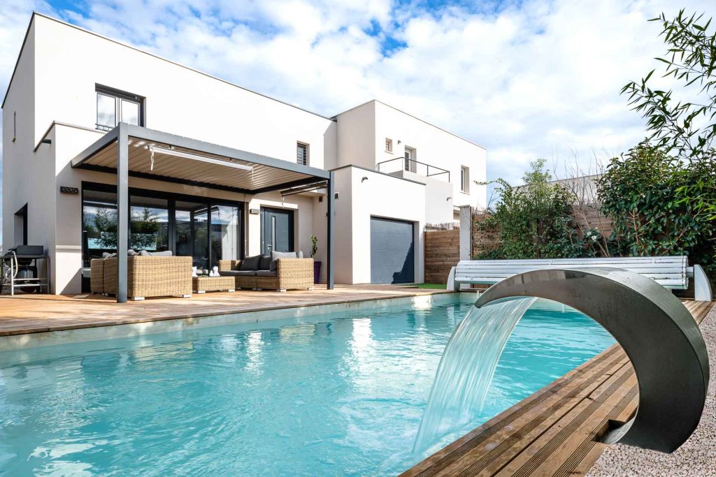Villa contemporaine à étage à Saint Brès